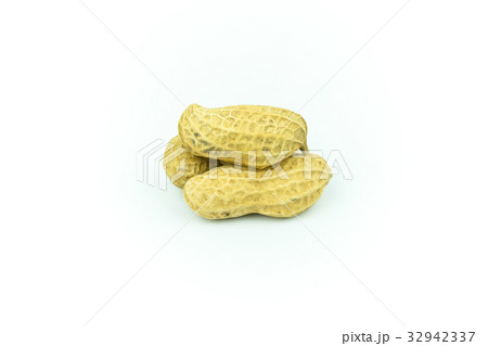 Dried peanuts isolated on white 32942337