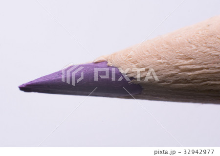 Colored pencils macro (Purple) Colored pencils macro (Purple) 32942977