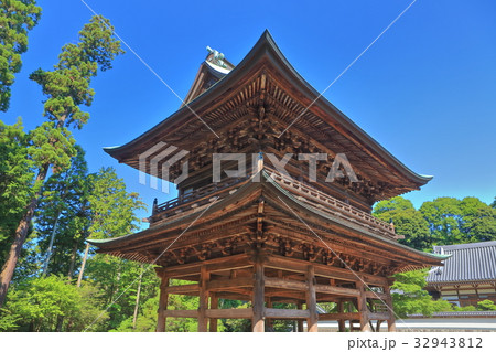 晴天下の円覚寺山門 晴天下の円覚寺山門 32943812
