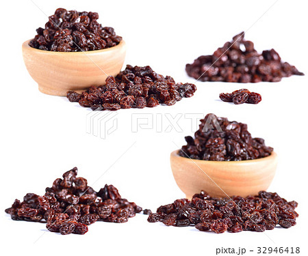 Dried raisins on a white background 32946418