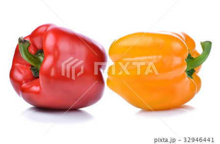 sweet red pepper and yellow pepper  32946441