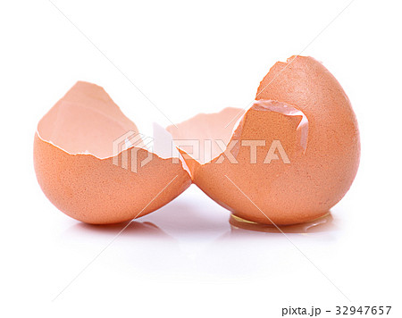 Broken egg isolated on white background 32947657