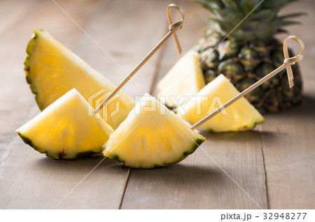 sliced pineapple on wood background sliced pineapple on wood background 32948277