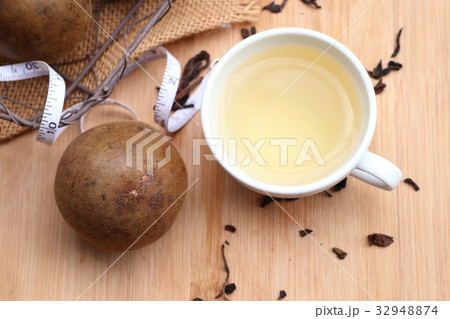 lo han guo with drink 32948874