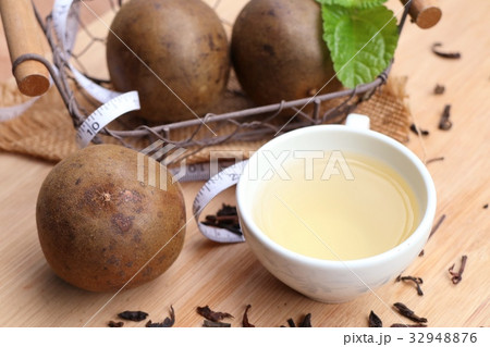 lo han guo with drink 32948876