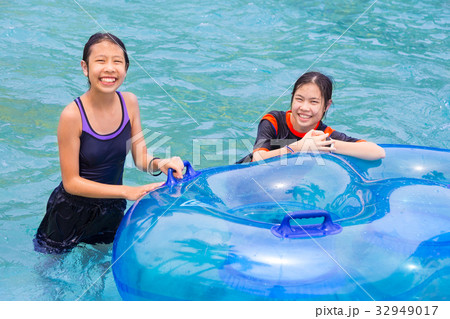 asian teenagers enjoying their time at water park 32949017