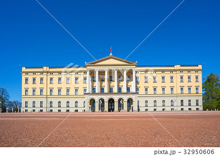 The Royal Palace landmark in Oslo city, Norway The Royal Palace landmark in Oslo city, Norway 32950606