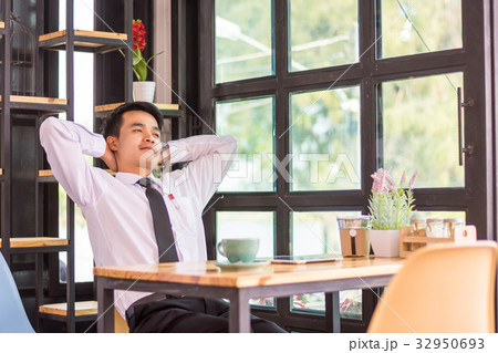 Businessman relaxing in a cafe. 32950693