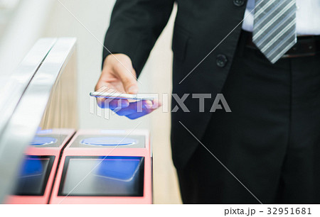 改札 32951681