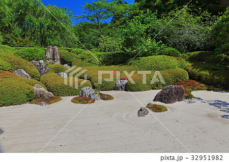 明月院の枯山水 32951982
