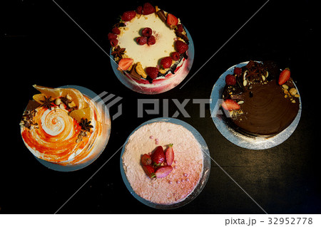 The different cakes smoothly rotate on the base The different cakes smoothly rotate on the base 32952778