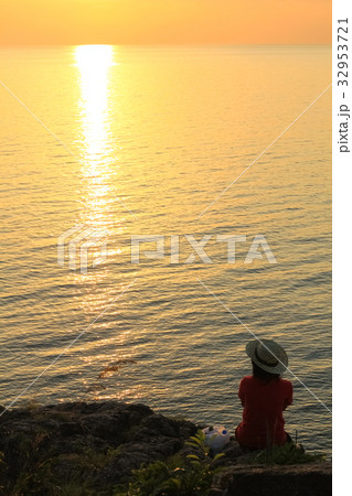 freedom woman with sunset 32953721