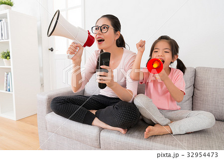 young mom and daughter through megaphone 32954473