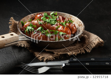 Fried sausage on an old pan 32955718