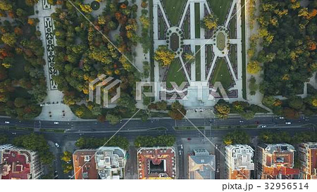 flight drones over the famous Park of the Retiro flight drones over the famous Park of the Retiro 32956514
