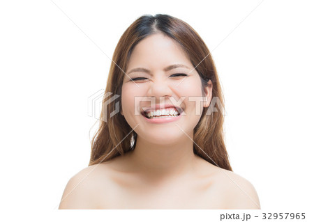 smiling asian woman 32957965