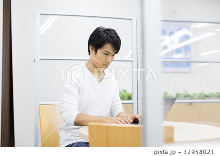 エンジニア 32958021