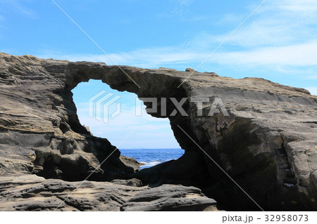 晴天の馬の背洞門 晴天の馬の背洞門 32958073