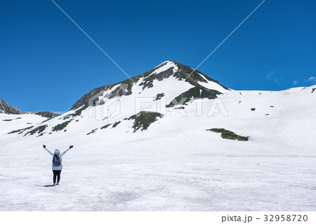 woman on snow mountain 32958720