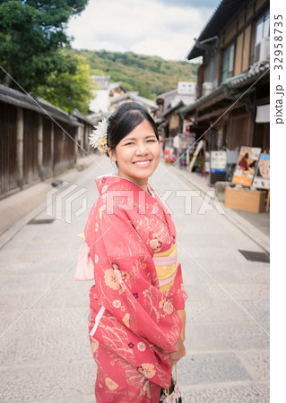asian woman wearing red kimono 32958735