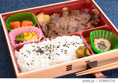 おいしいステーキ弁当 おいしいステーキ弁当 32960750