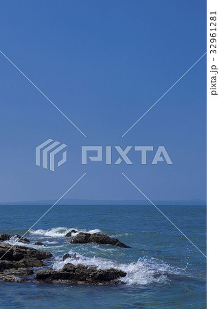 海岸 磯 波しぶき 海岸 磯 波しぶき 32961281