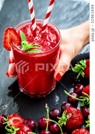 Glass of strawberry fresh 32961699