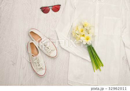 White shirt, glasses, sneakers and daffodils 32962011