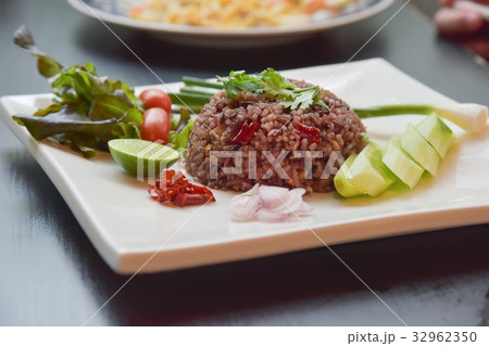 Fried mackarel with shrimp-paste sauce Fried mackarel with shrimp-paste sauce 32962350