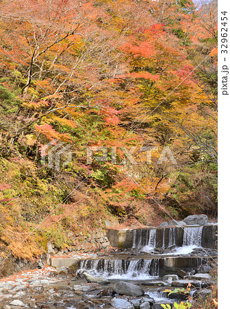 梅ヶ島温泉の紅葉 の写真素材