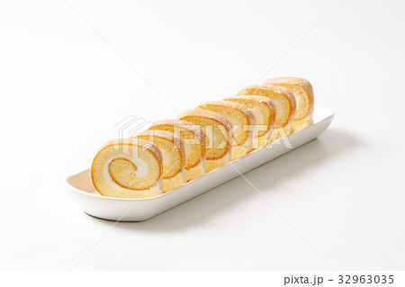 Slices of cream Swiss roll Slices of cream Swiss roll 32963035