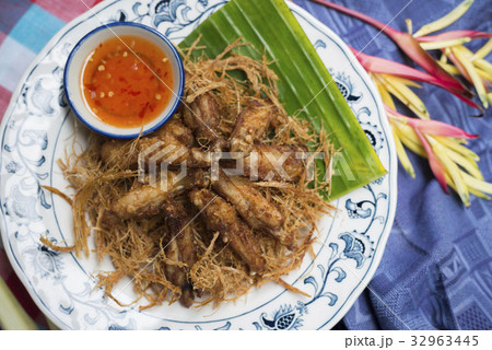 Food series: deep-fried chicken wings, Thai food 32963445