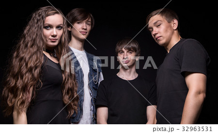 Young rock musicians - woman and men Young rock musicians - woman and men 32963531