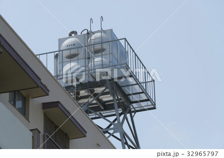 マンション　共同住宅の高架水槽 32965797