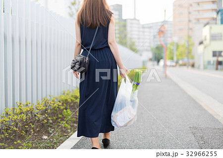 主婦 帰り道 32966255