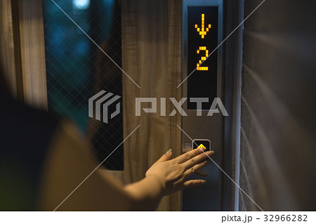 エレベーター エレベーター 32966282