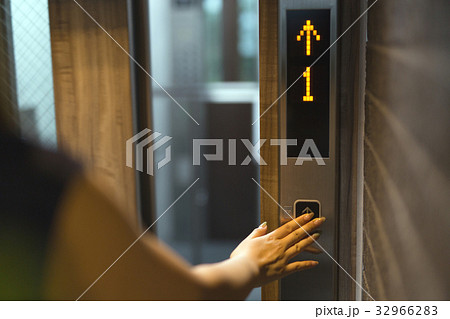 エレベーター 32966283