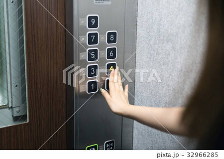 エレベーター 32966285