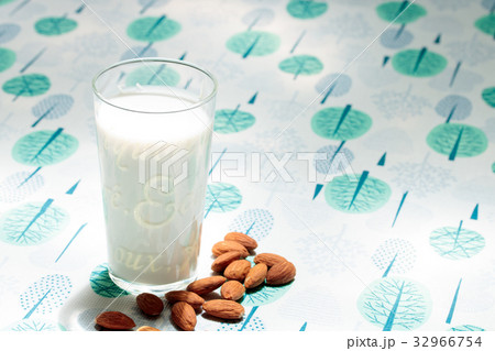 アーモンドミルク 32966754