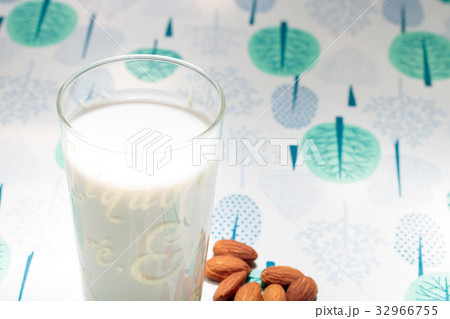 アーモンドミルク 32966755