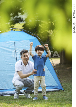 曲がる かがむ 喜び 32967022