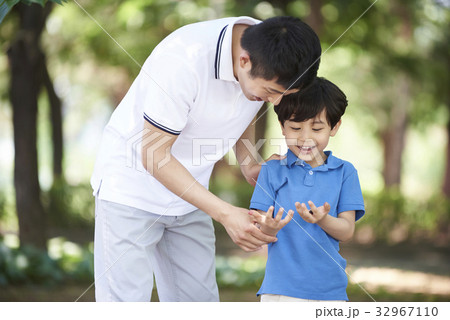 感情 公園 男 32967110