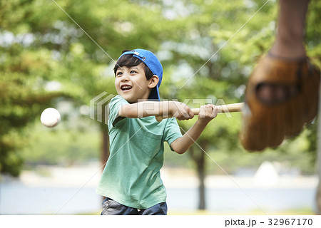 公園 遊び 東洋人 32967170