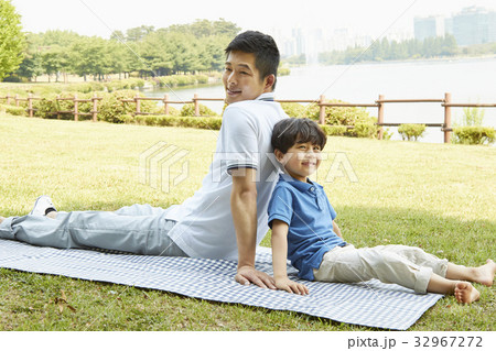 屋外 室外 息子 32967272