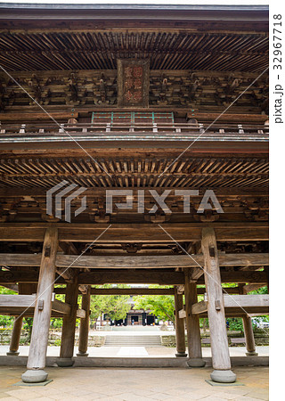 円覚寺 三門(山門) 神奈川県鎌倉市 2017年7月現在 円覚寺 三門(山門) 神奈川県鎌倉市 2017年7月現在 32967718