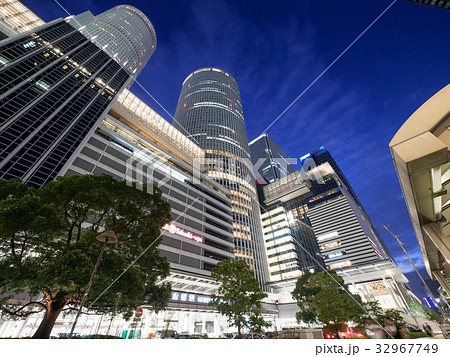 名古屋駅前　都市風景　JRセントラルタワーズ　JRゲートタワー　JPタワー名古屋　夜景 32967749
