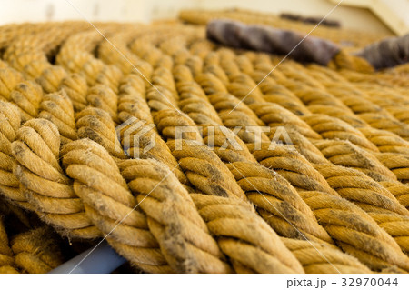 Twisted rope texture 32970044