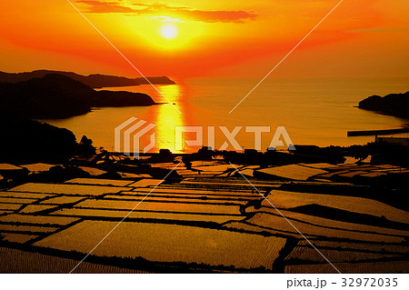 駄竹の棚田と夕陽 32972035
