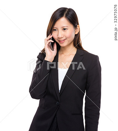 Business woman talk to mobile phone Business woman talk to mobile phone 32975076