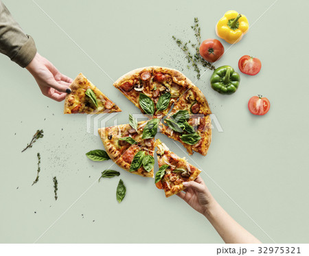 Hands taking slices of italian cuisine pizza 32975321